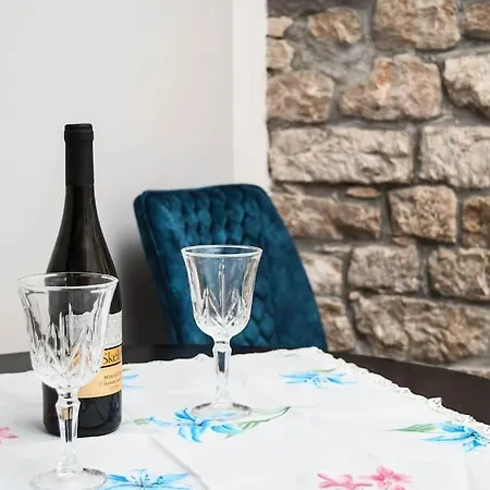 Apartman Aria شقة *